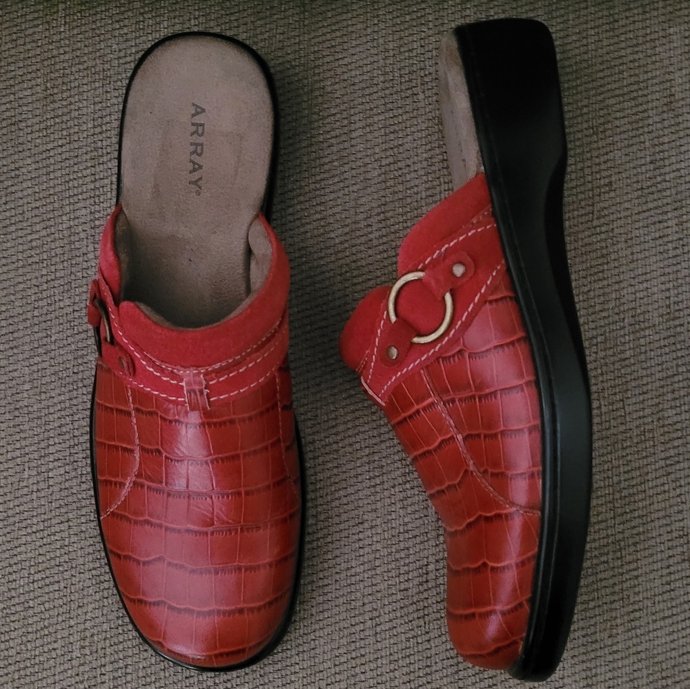 ARRAY LYRIC GENUINE LEATHER RUST SLIP ON MULE CLOGS